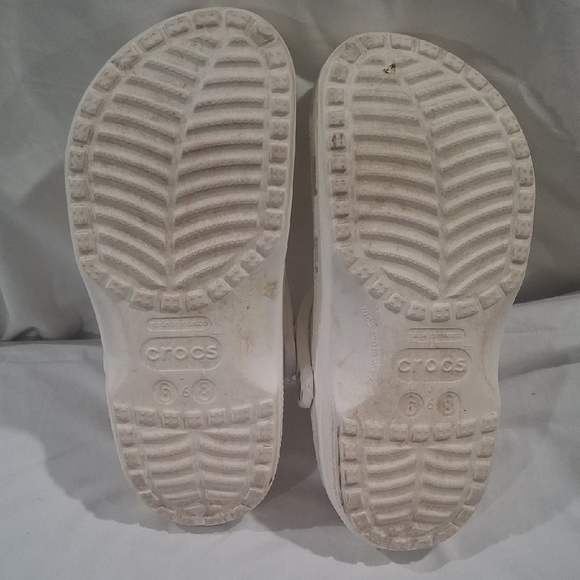 CROCS  Unisex White Classic Clog Sandal - Picture 5 of 6